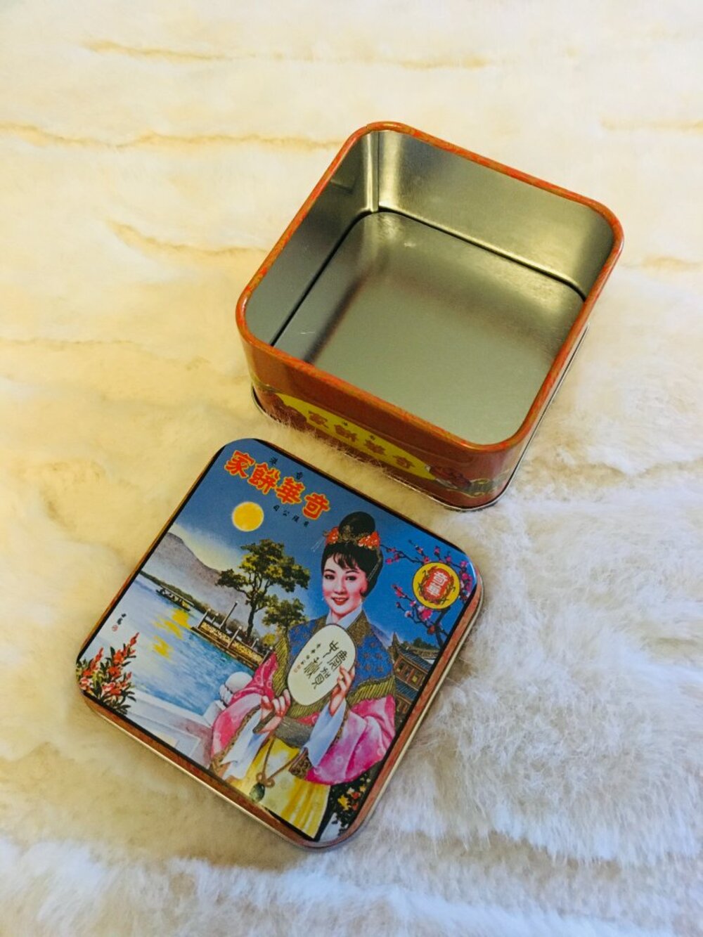 Retro Hong Kong Kee Wah Bakery Collectible Tin • Chinoiserie Decor - Picture 4 of 6